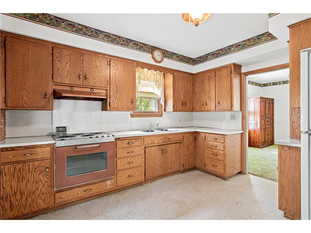 213 4TH ST W Chaska MN 55315 7098161 image6