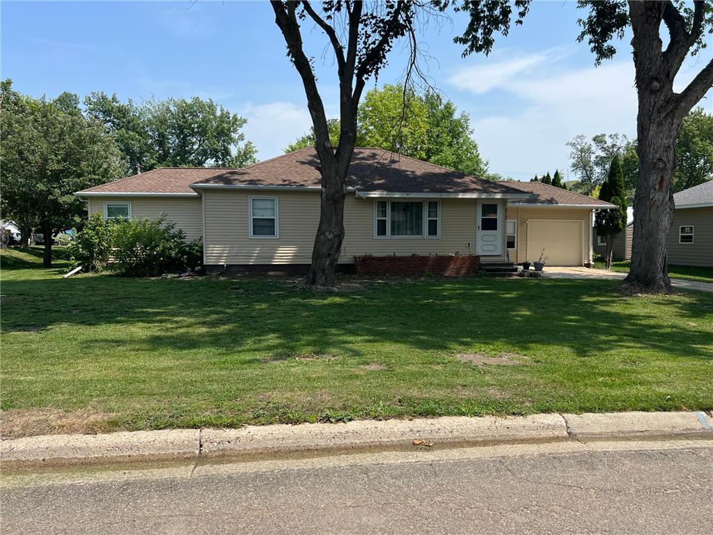 213 Center St S Lake Benton MN 56149 6406490 image1