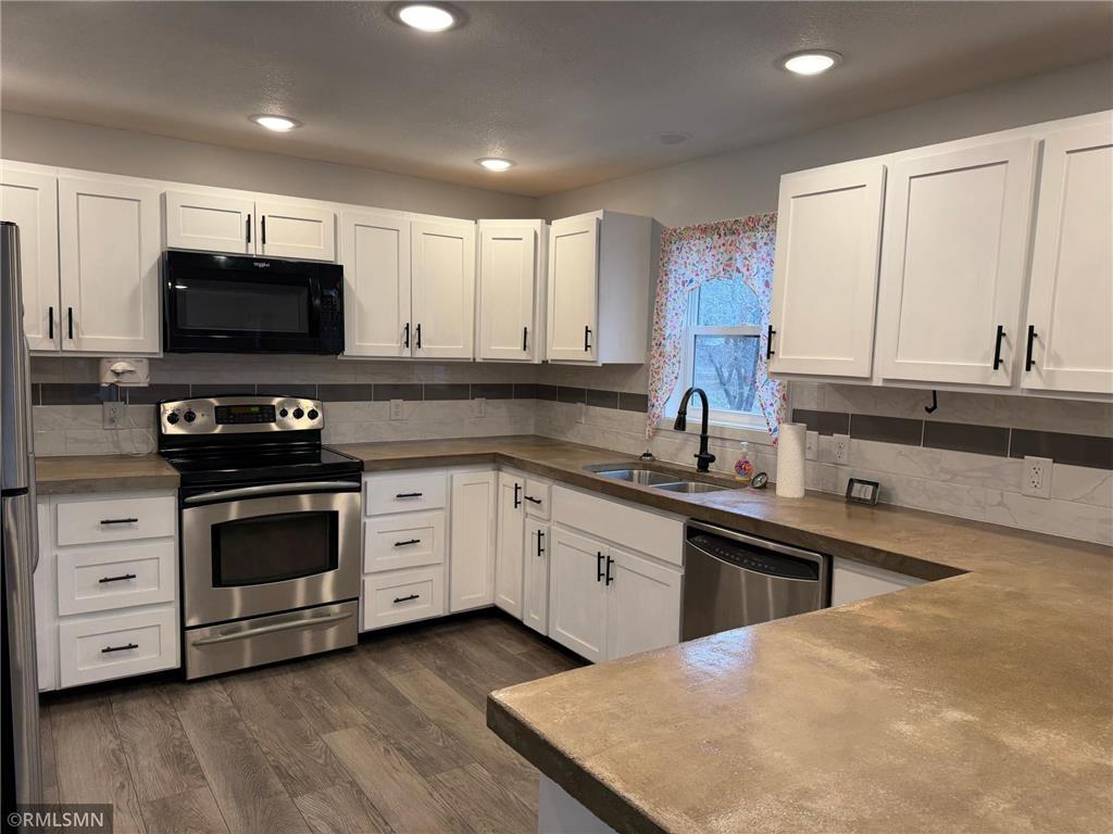 213 E Park Avenue Luck WI 54853 7051766 image10