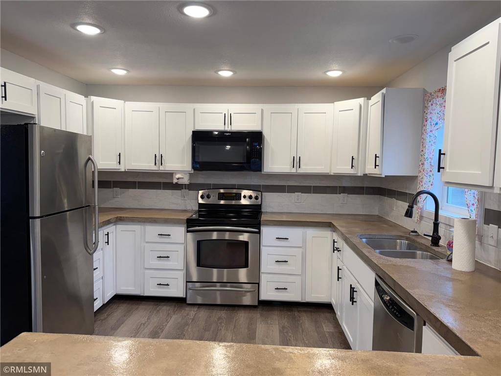 213 E Park Avenue Luck WI 54853 7051766 image9