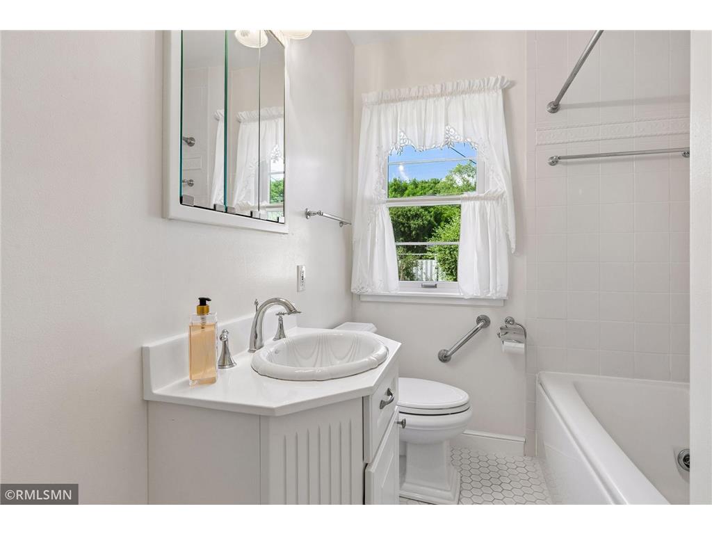 2133 Highland Parkway Saint Paul MN 55116 7088731 image18