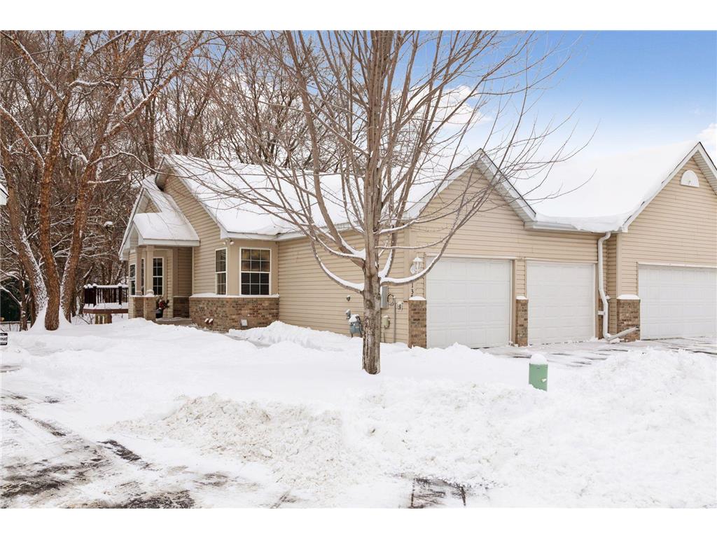 2137 Albemarle Court N Roseville MN 55113 6824606 image1