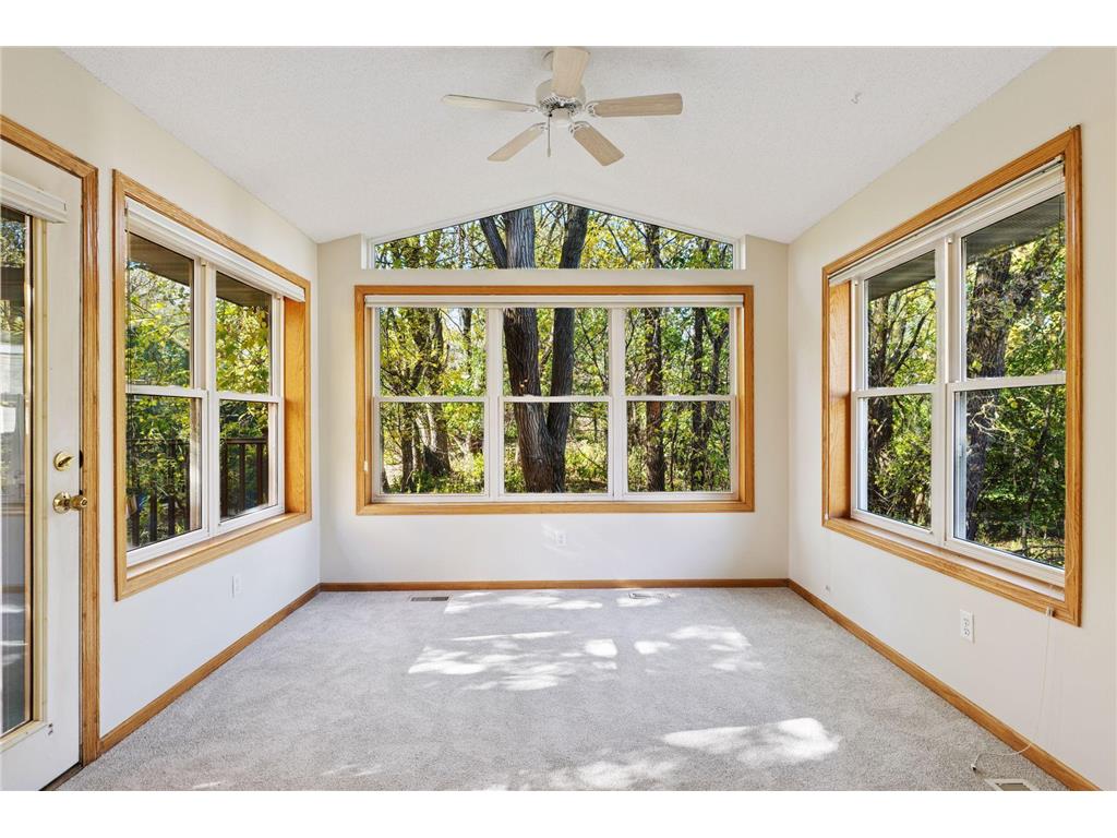 2137 Albemarle Court N Roseville MN 55113 6824606 image14