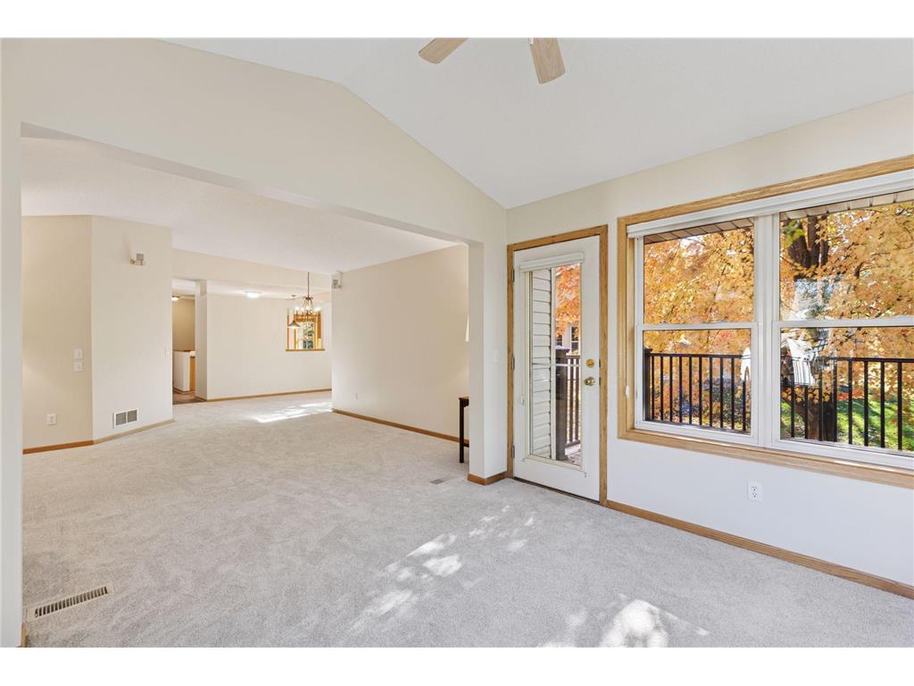 2137 Albemarle Court N Roseville MN 55113 6824606 image16