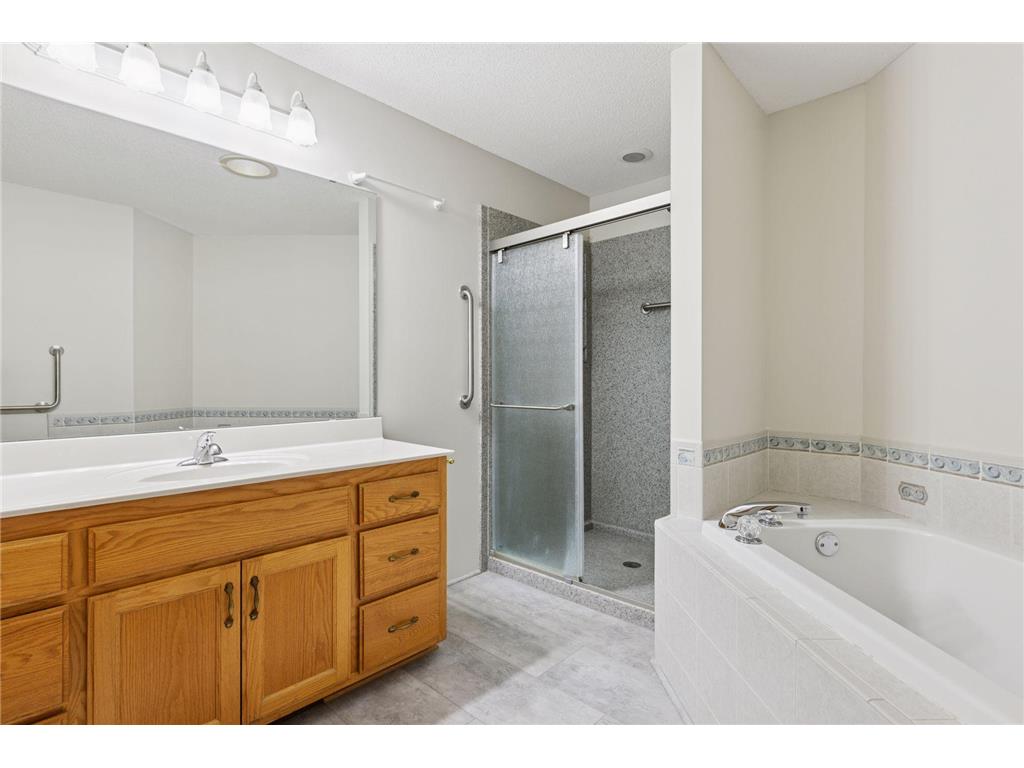 2137 Albemarle Court N Roseville MN 55113 6824606 image22