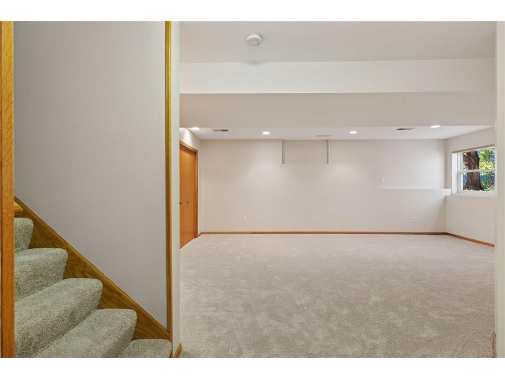 2137 Albemarle Court N Roseville MN 55113 6824606 image28