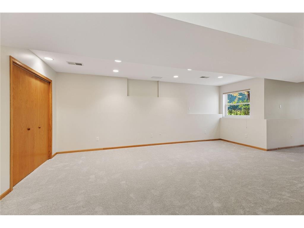 2137 Albemarle Court N Roseville MN 55113 6824606 image29