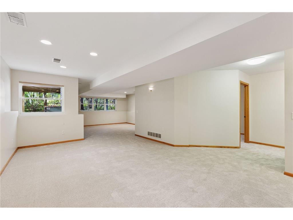 2137 Albemarle Court N Roseville MN 55113 6824606 image30