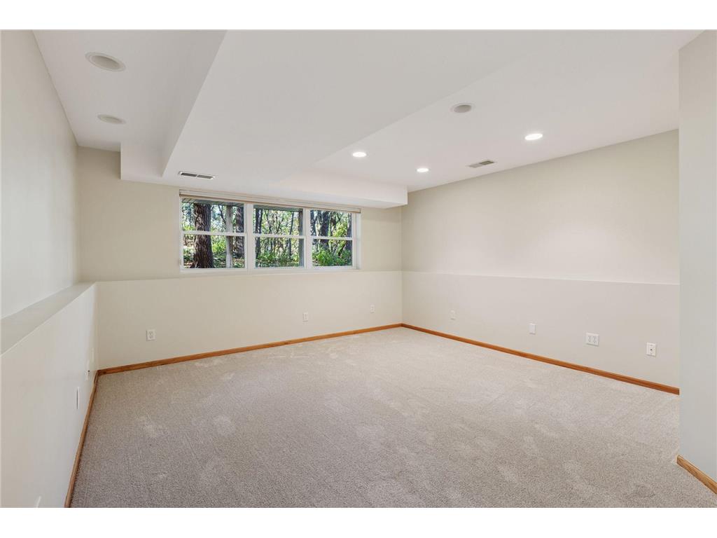 2137 Albemarle Court N Roseville MN 55113 6824606 image32