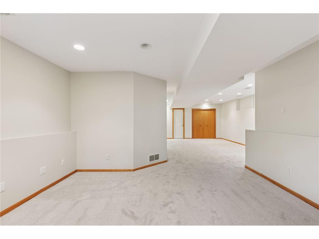 2137 Albemarle Court N Roseville MN 55113 6824606 image33