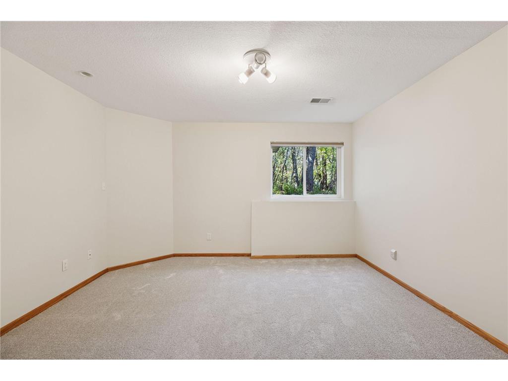 2137 Albemarle Court N Roseville MN 55113 6824606 image35