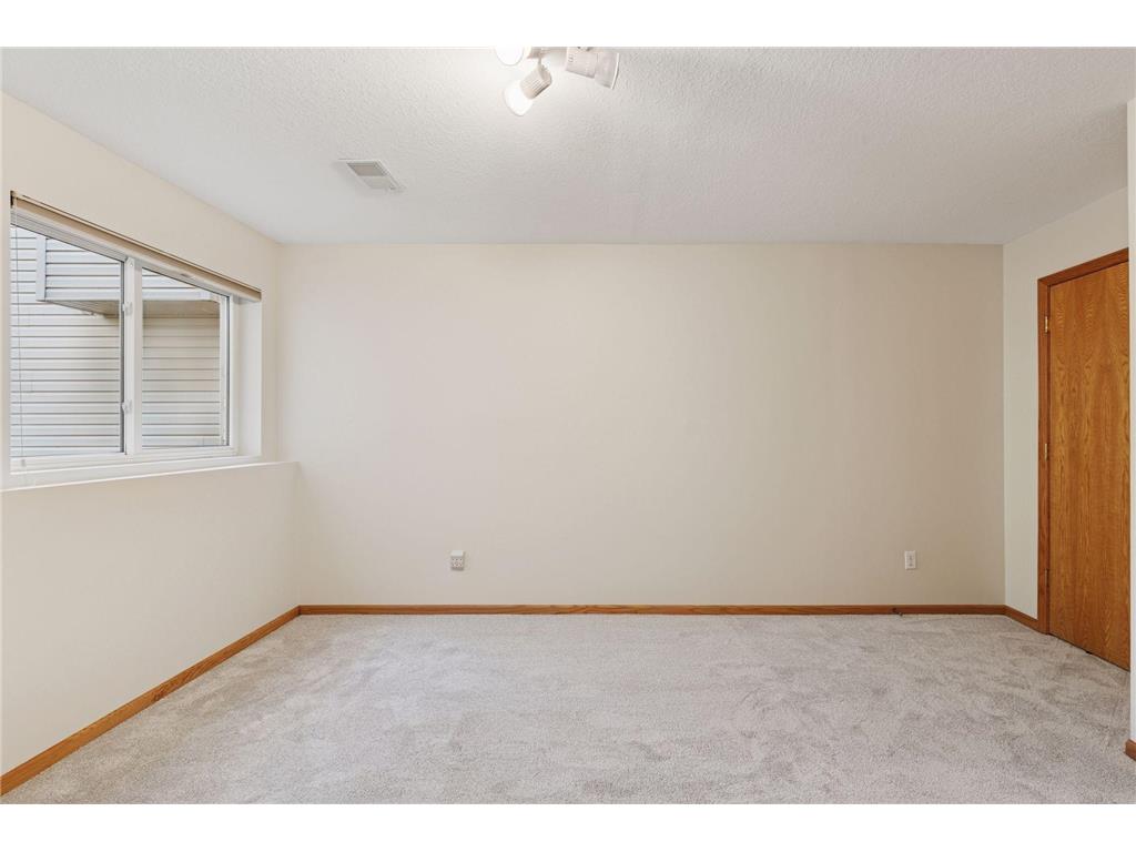 2137 Albemarle Court N Roseville MN 55113 6824606 image37