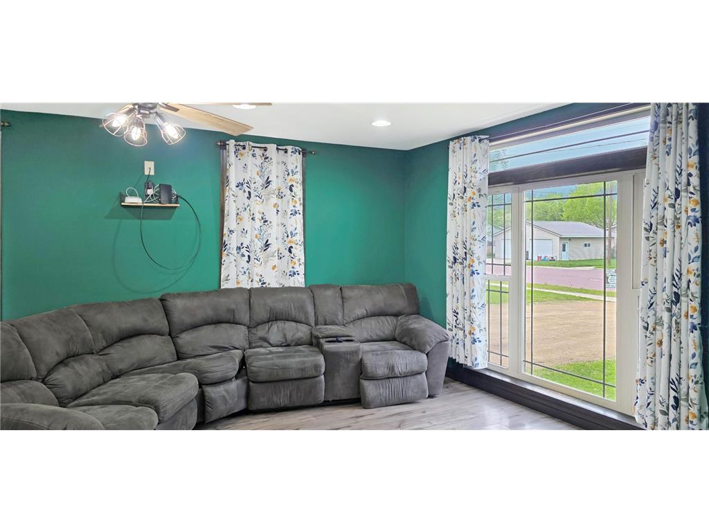 214 Front Street E Redwood Falls MN 56283 7073793 image13