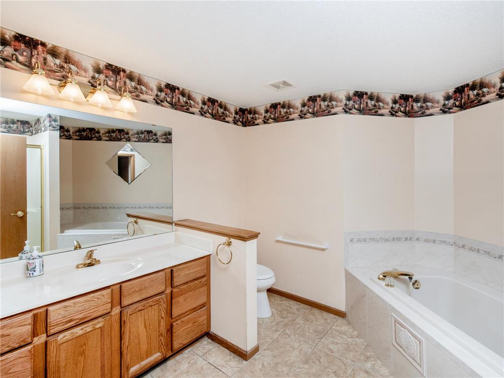 2144 Albemarle Court N Roseville MN 55113 7095733 image20