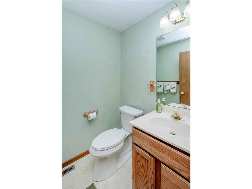 2144 Albemarle Court N Roseville MN 55113 7095733 image26
