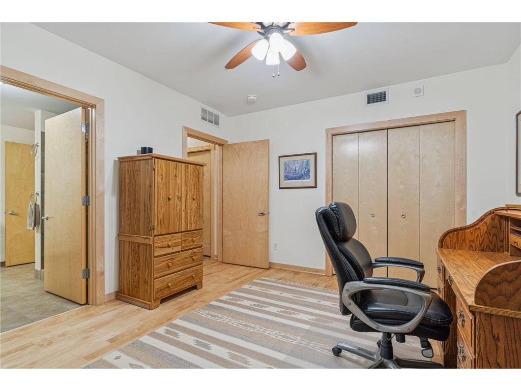 215 10th Avenue S #211 Minneapolis MN 55415 7000861 image42