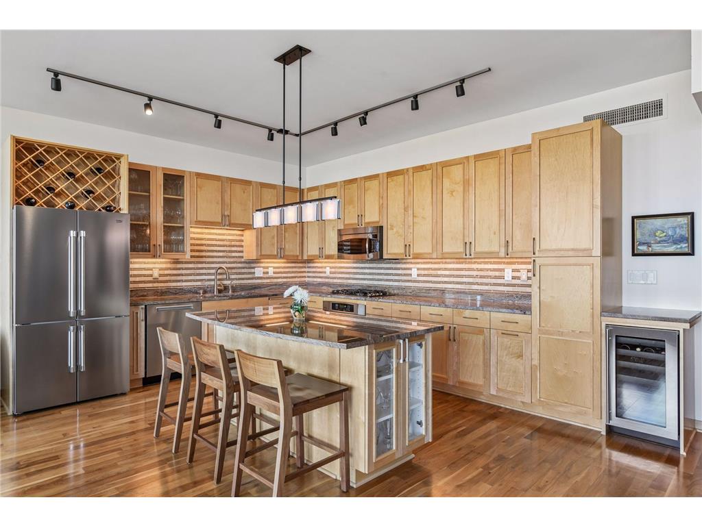 215 10th Avenue S #708 Minneapolis MN 55415 7050013 image18