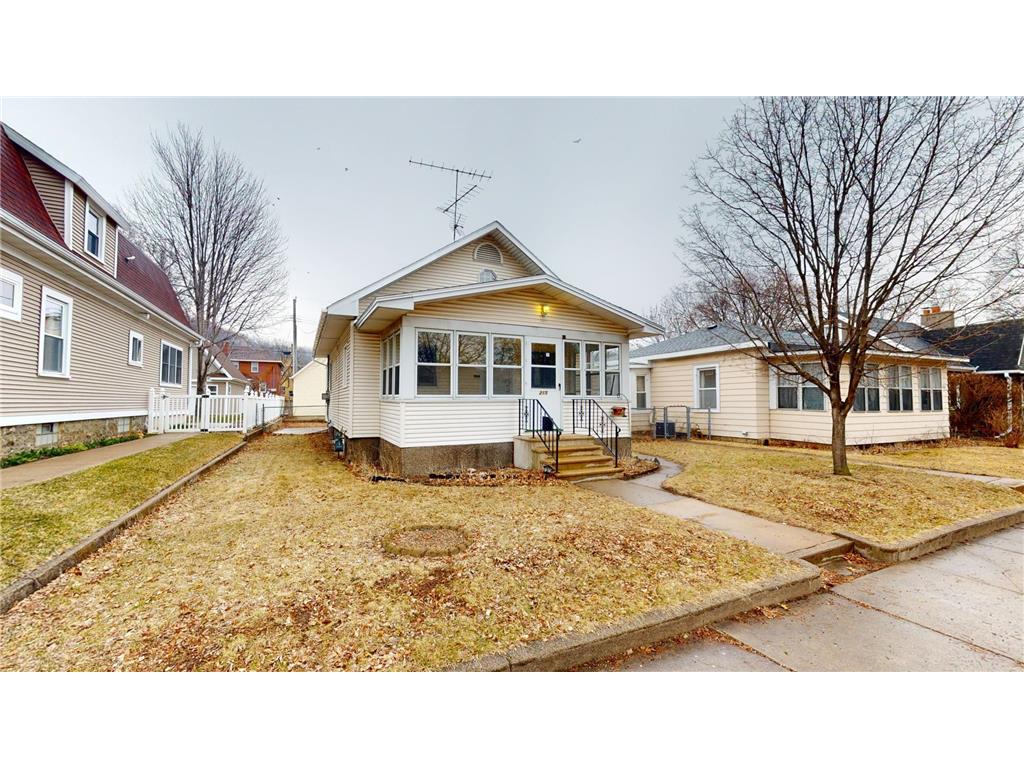 215 23rd Street S La Crosse WI 54601 6348859 image1