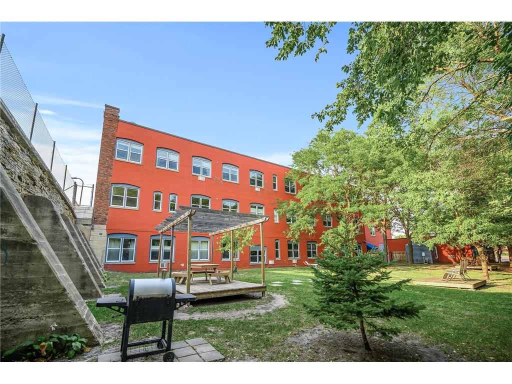 215 7th Street NE #301 Minneapolis MN 55413 7046350 image20