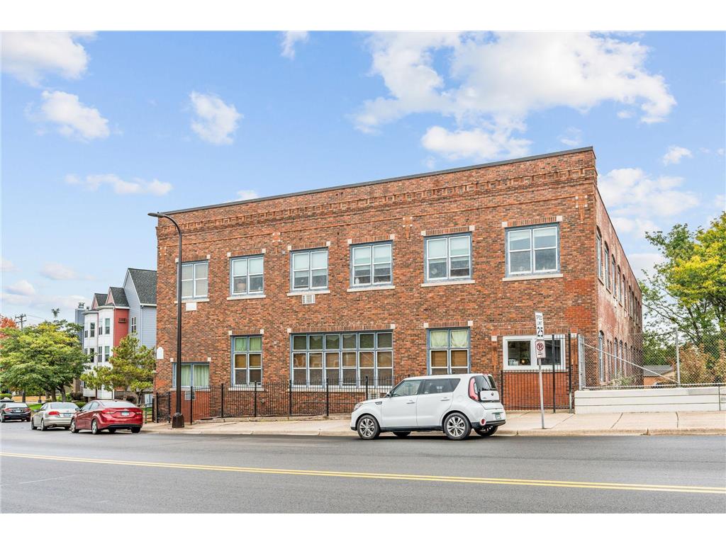 215 7th Street NE #301 Minneapolis MN 55413 7046350 image3