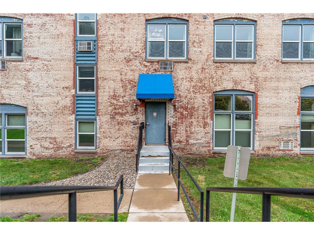 215 7th Street NE #301 Minneapolis MN 55413 7046350 image4