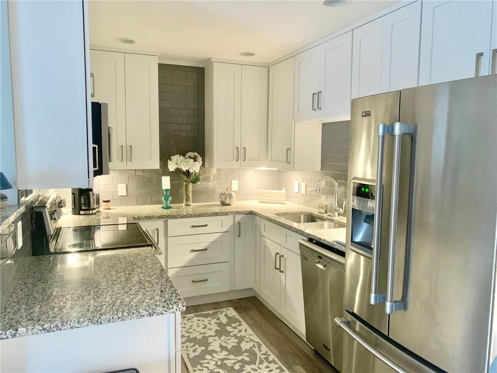 215 Barry Avenue S #201 Wayzata MN 55391 6486312 image1