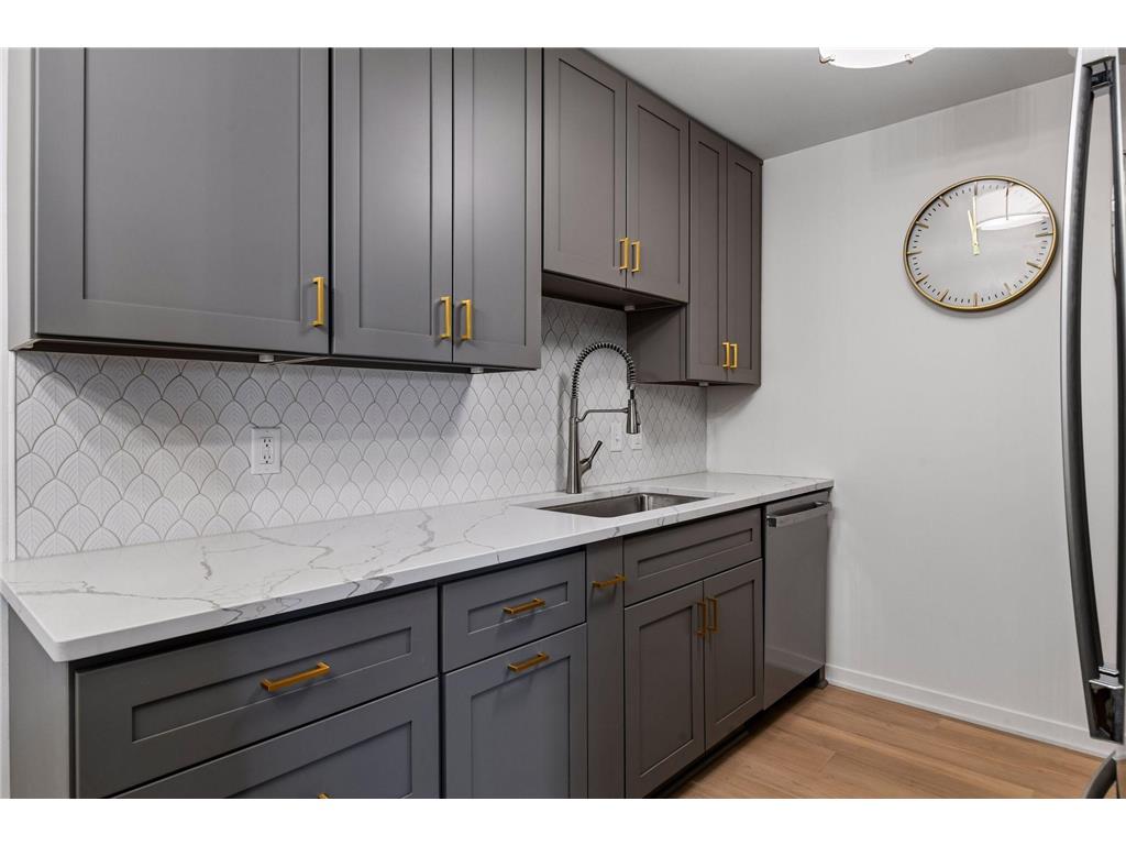 215 Barry Avenue S #202 Wayzata MN 55391 7054284 image16