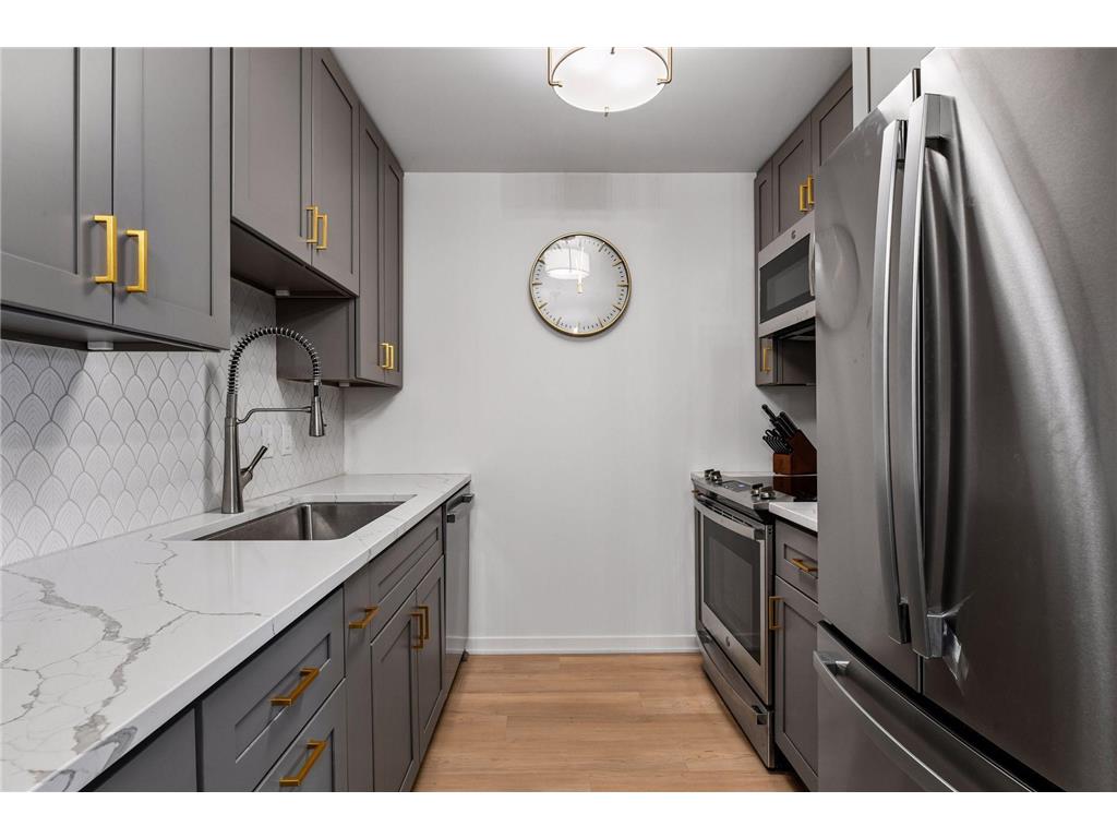 215 Barry Avenue S #202 Wayzata MN 55391 7054284 image17