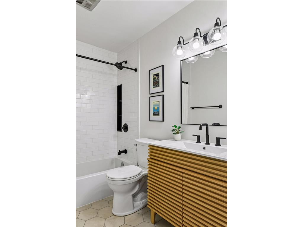 215 Barry Avenue S #202 Wayzata MN 55391 7054284 image30