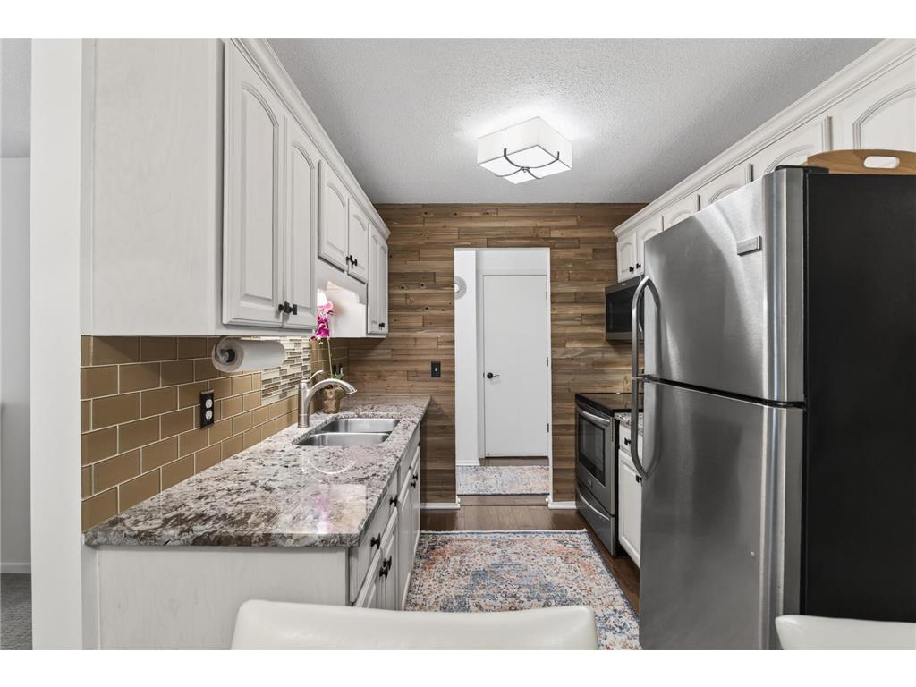 215 Barry Avenue S #216 Wayzata MN 55391 7079071 image2