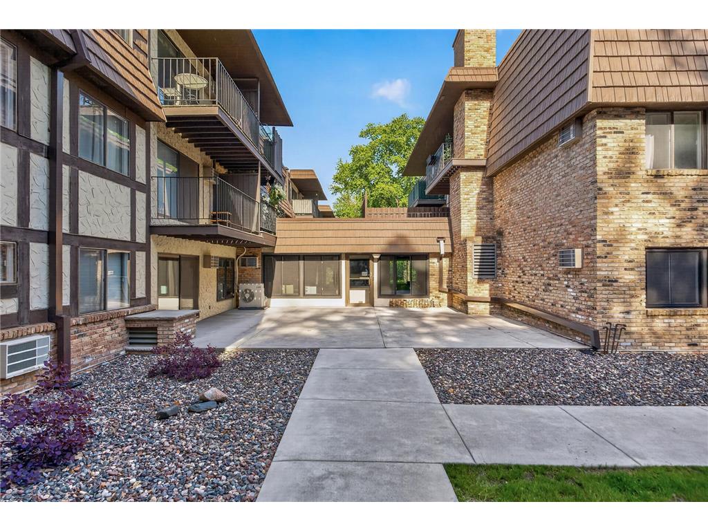 215 Barry Avenue S #216 Wayzata MN 55391 7079071 image24