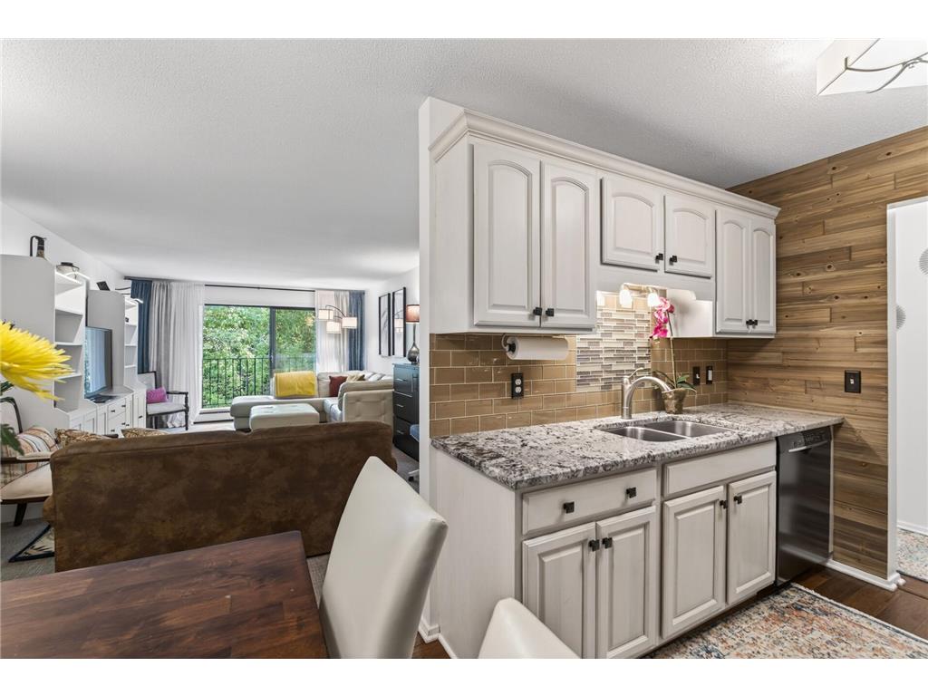 215 Barry Avenue S #216 Wayzata MN 55391 7079071 image5