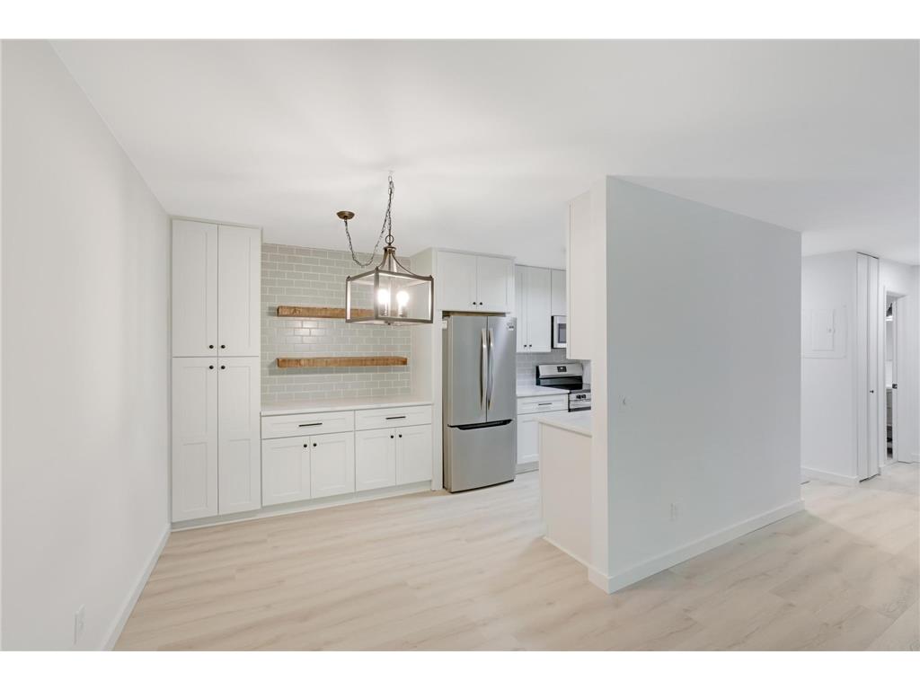 215 Barry Avenue S #218 Wayzata MN 55391 6612677 image1