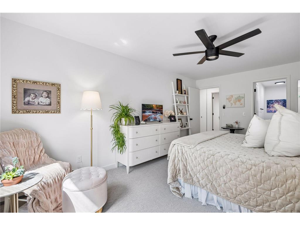 215 Barry Avenue S #218 Wayzata MN 55391 7086105 image20