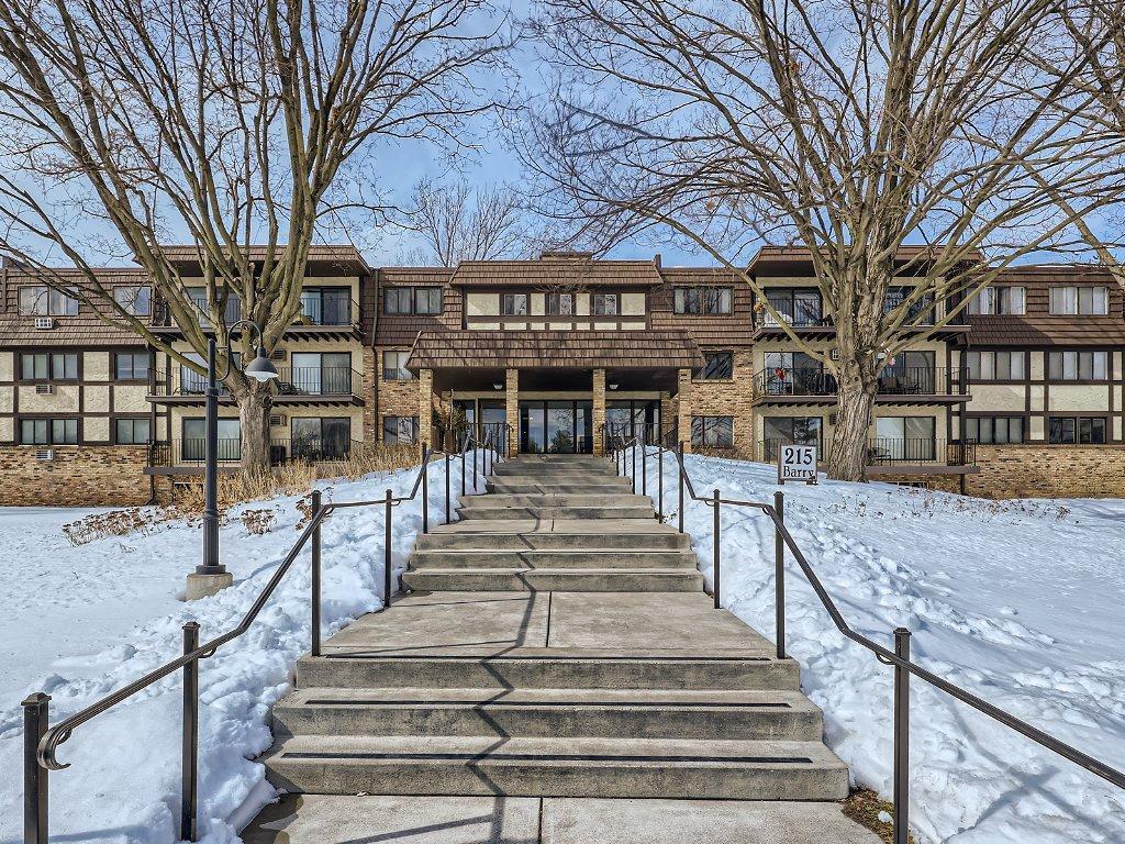 215 Barry Avenue S 318, Wayzata, MN, 55391 MLS 6340378 Edina Realty
