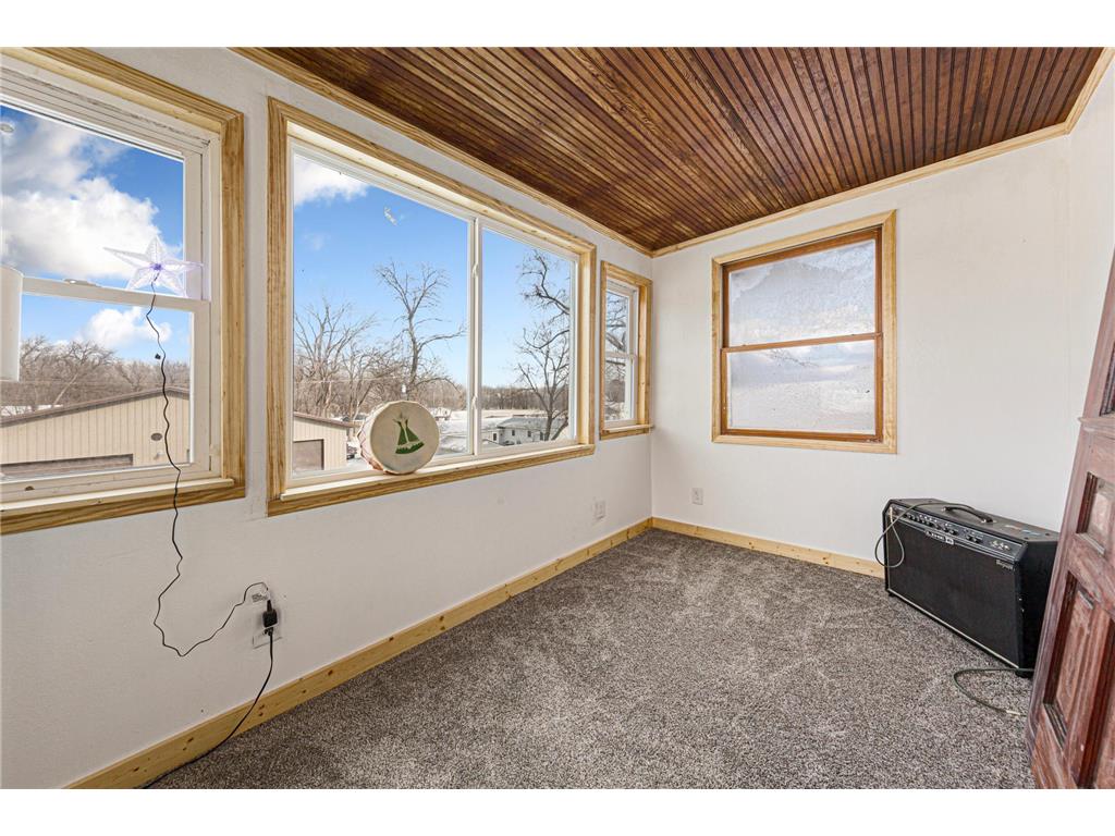 215 Front Street E Redwood Falls MN 56283 7005014 image10