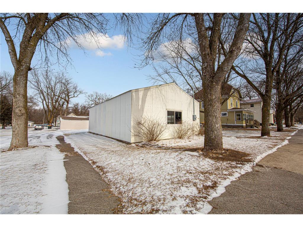 215 Front Street E Redwood Falls MN 56283 7005014 image18