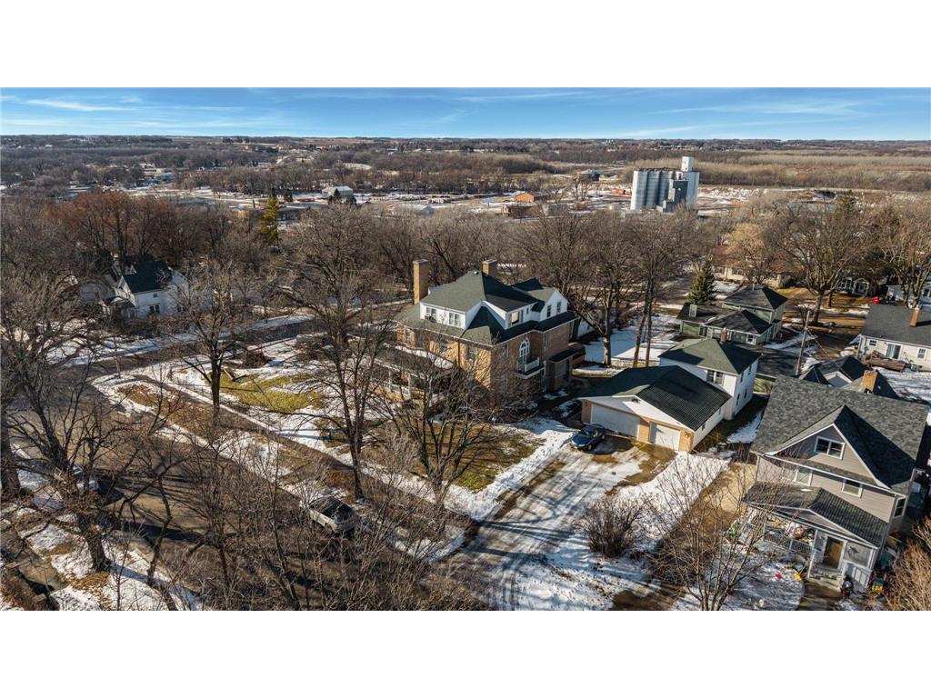 215 S 5th Street Montevideo MN 56265 7009752 image100