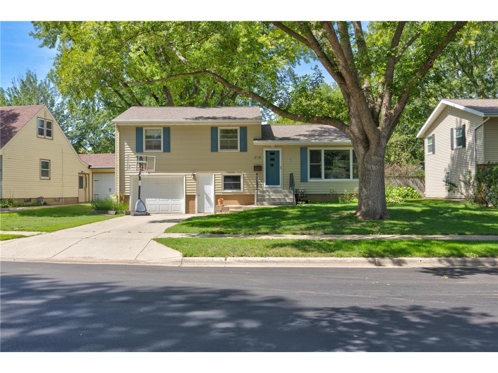 215 N Hill Street Marshall MN 56258 6375251 image1