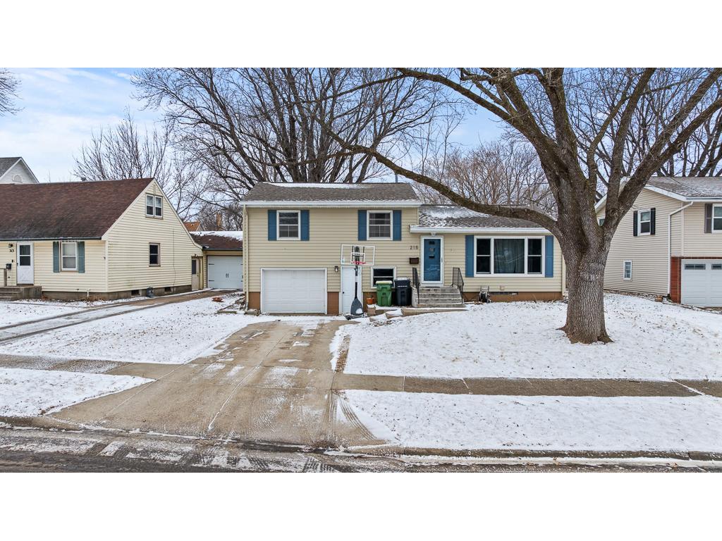 215 N Hill Street Marshall MN 56258 7022383 image1