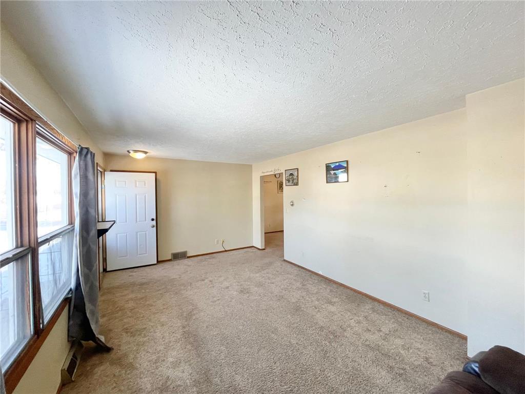 215 N Swain Street Redwood Falls MN 56283 7001654 image8