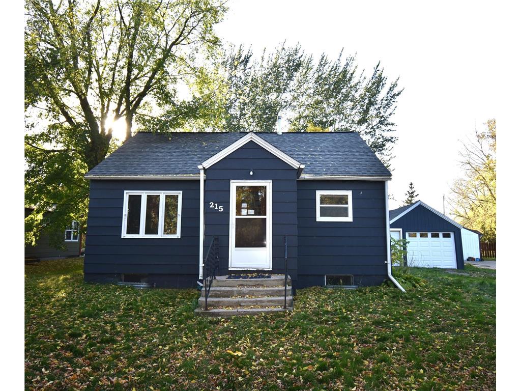 215 Roberts Avenue NE Warroad MN 56763 6441186 image1