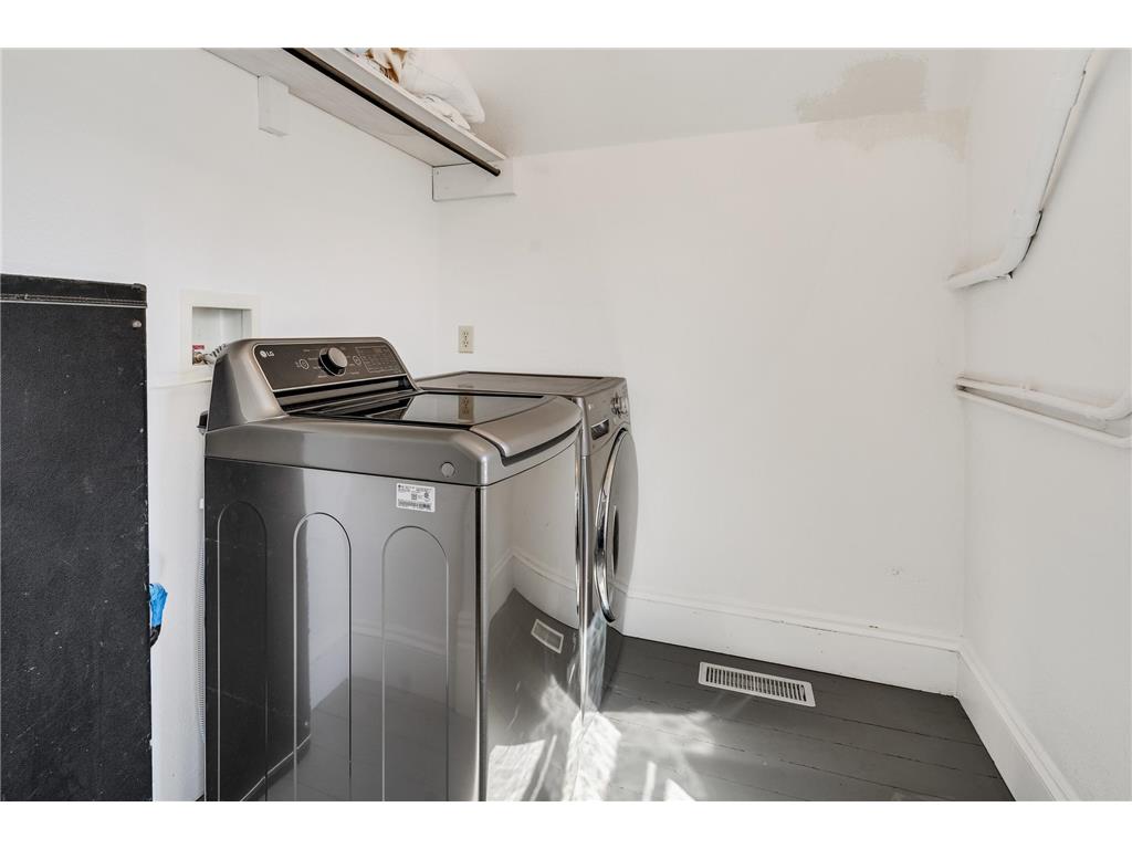 215 S Division Avenue, Spring Grove, MN, 55974 MLS 6518393 Edina