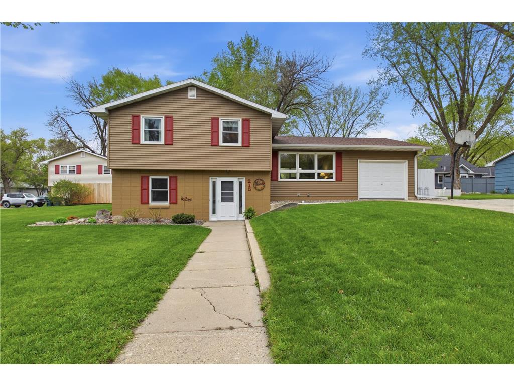 215 Terrace Drive SW Willmar MN 56201 7076463 image1