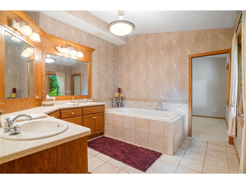 2150 Crestview Drive Chanhassen MN 55331 7060190 image33