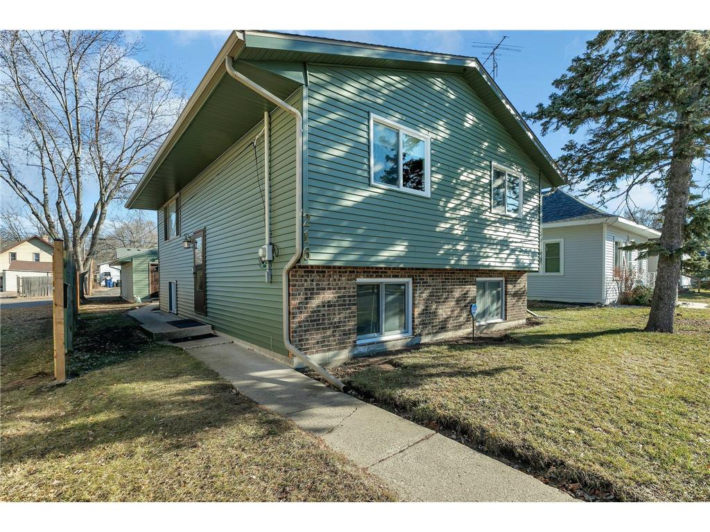 216 31st Avenue N Saint Cloud MN 56303 6484900 image1