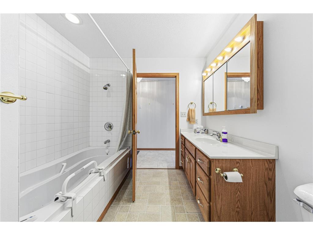 216 3rd Street NE New Richland MN 56072 7028720 image14