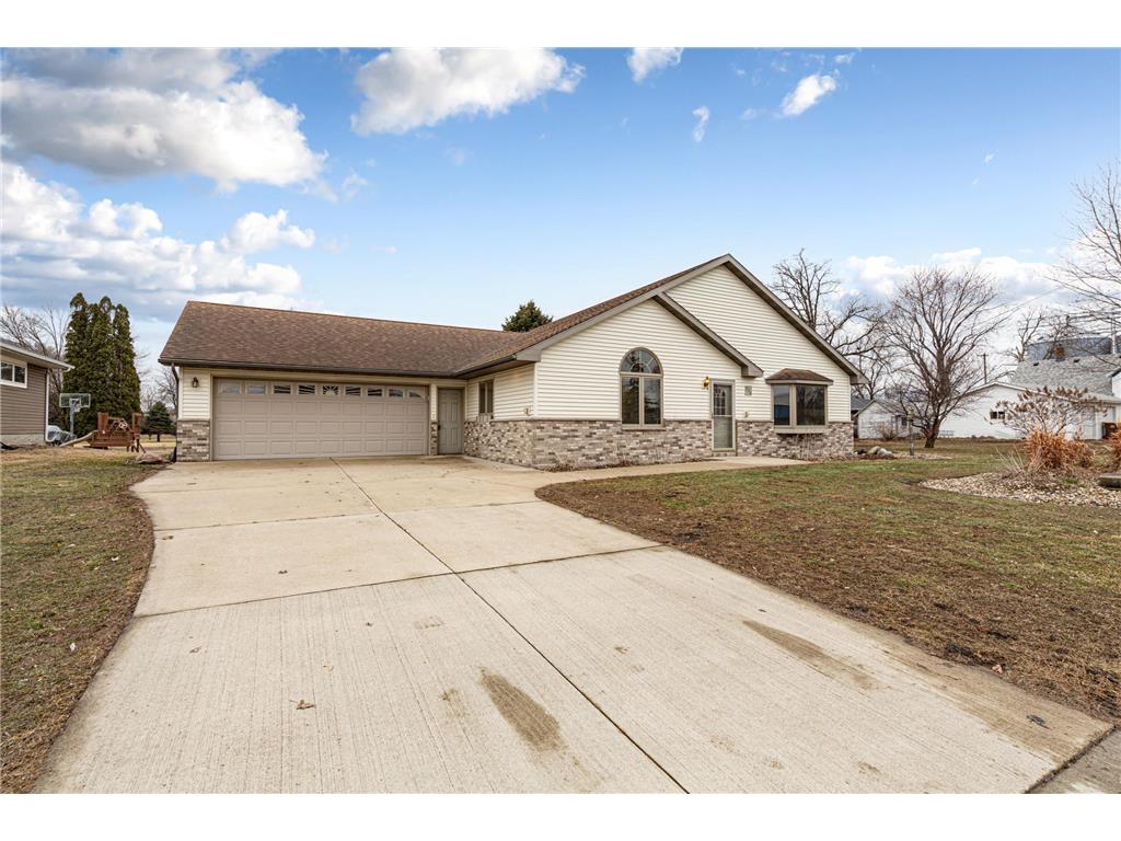 216 3rd Street NE New Richland MN 56072 7028720 image2