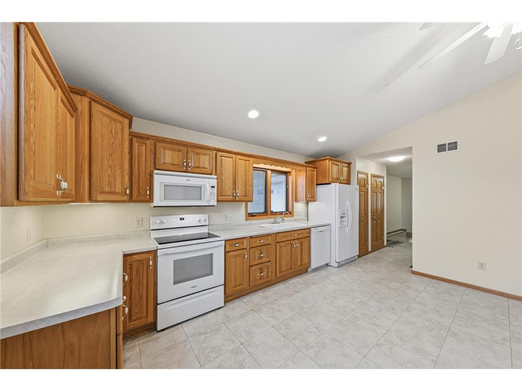 216 3rd Street NE New Richland MN 56072 7028720 image8