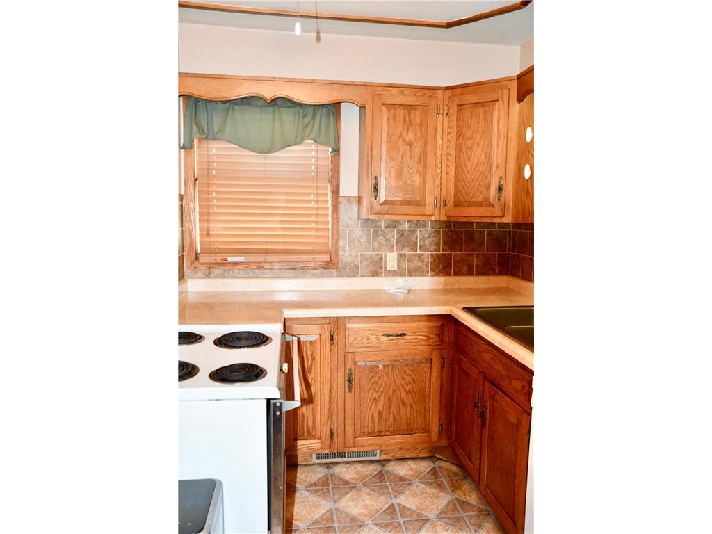 216 6th Street W Thief River Falls MN 56701 6752328 image8